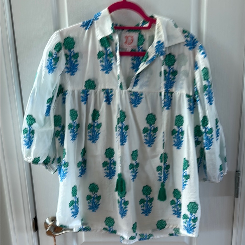 Victoria Dunn White Short Sleeve Peasant Top with Blue and Green Floral Print